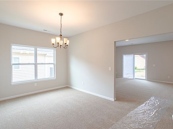 5th image of 2047 Ravenwood Ave