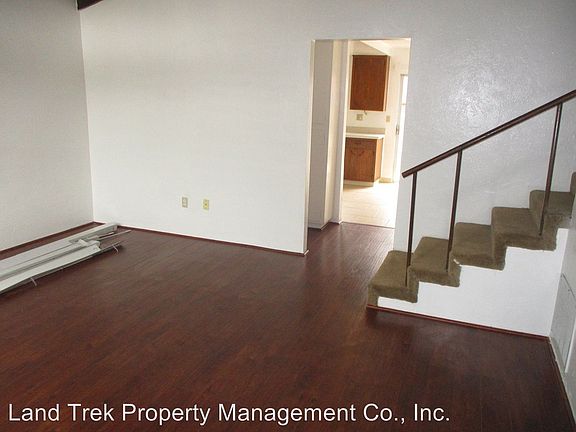 4th image of 320 Hillside Ct