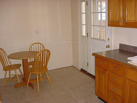 5th image of 121 E Crest Dr