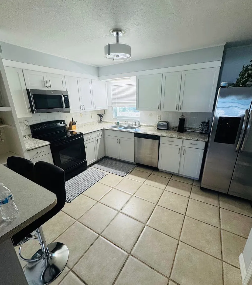 3 bed, 1200 sqft, $2,600 — Photo 4