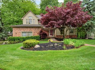 28335 Golf Pointe Blvd, Farmington Hills, MI 48331