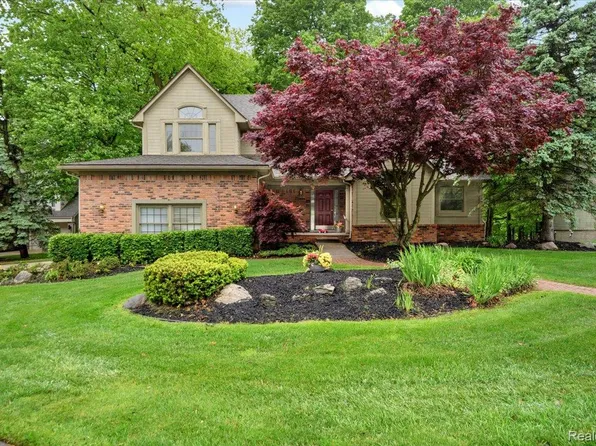 28335 Golf Pointe Blvd, Farmington Hills, MI 48331