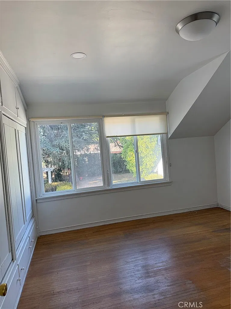 3 bed, 1.5 bath, 3200 sqft, $3,800 — Photo 3
