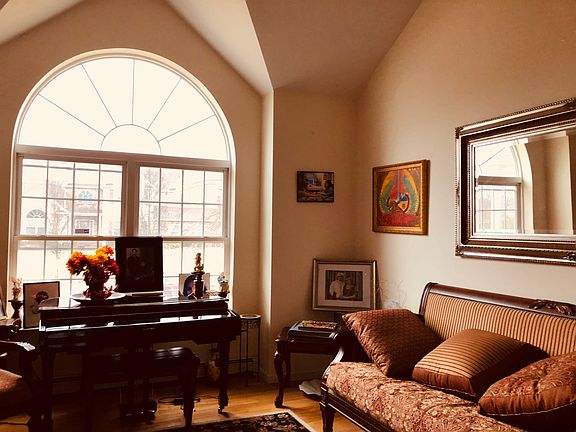 4th image of 7 Fox Ln