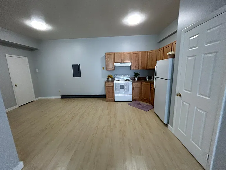206 E Ayre St #15 — Photo 2