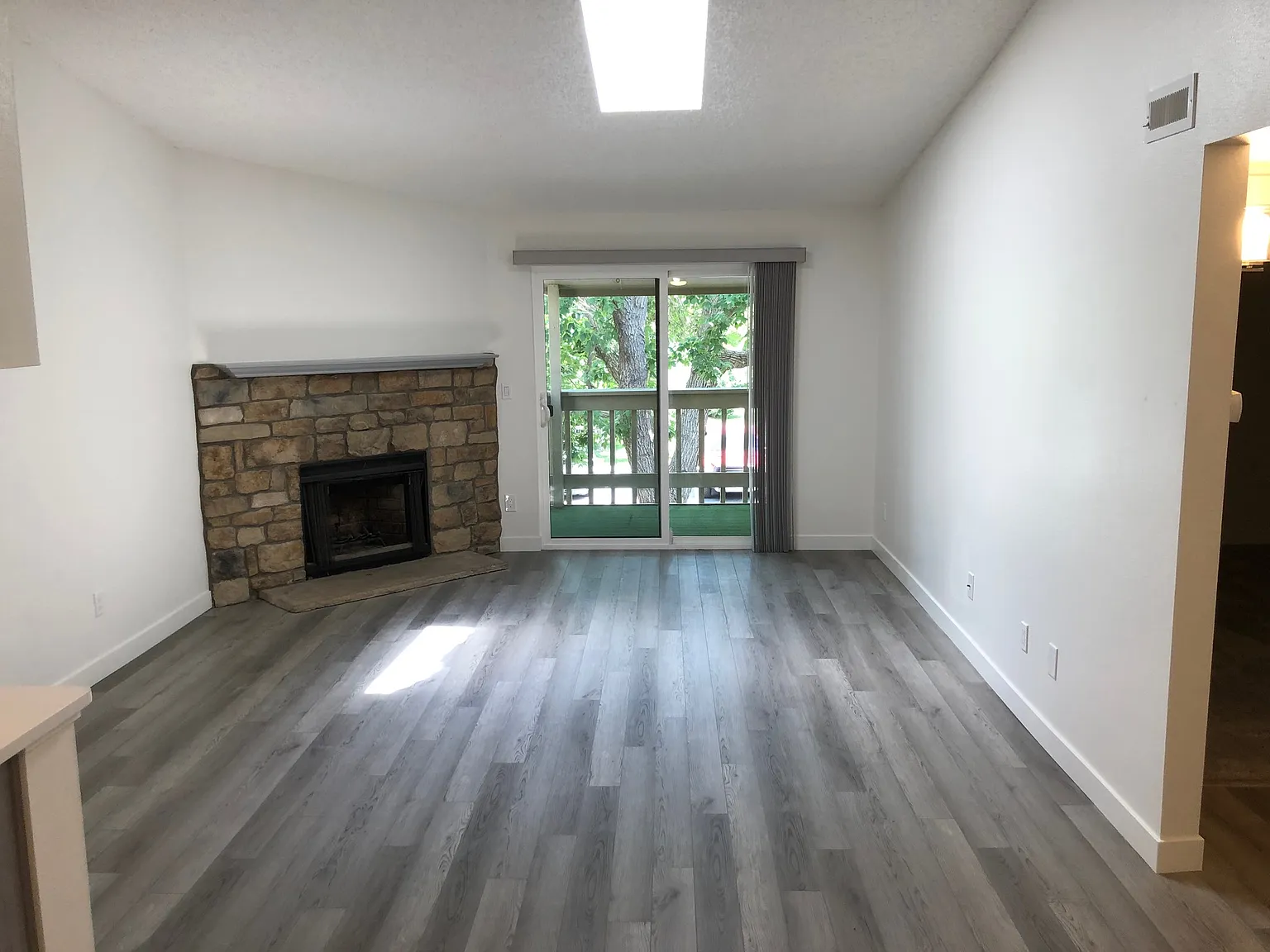 1 bed, 701 sqft, $1,500 — Photo 3