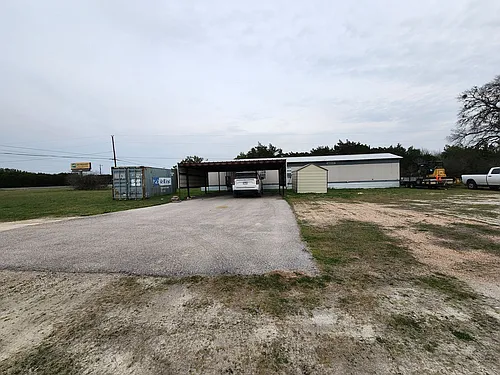 4819 N Highway 281 Photo 1