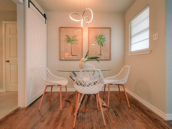 5th image of 406 E Lovers Ln
