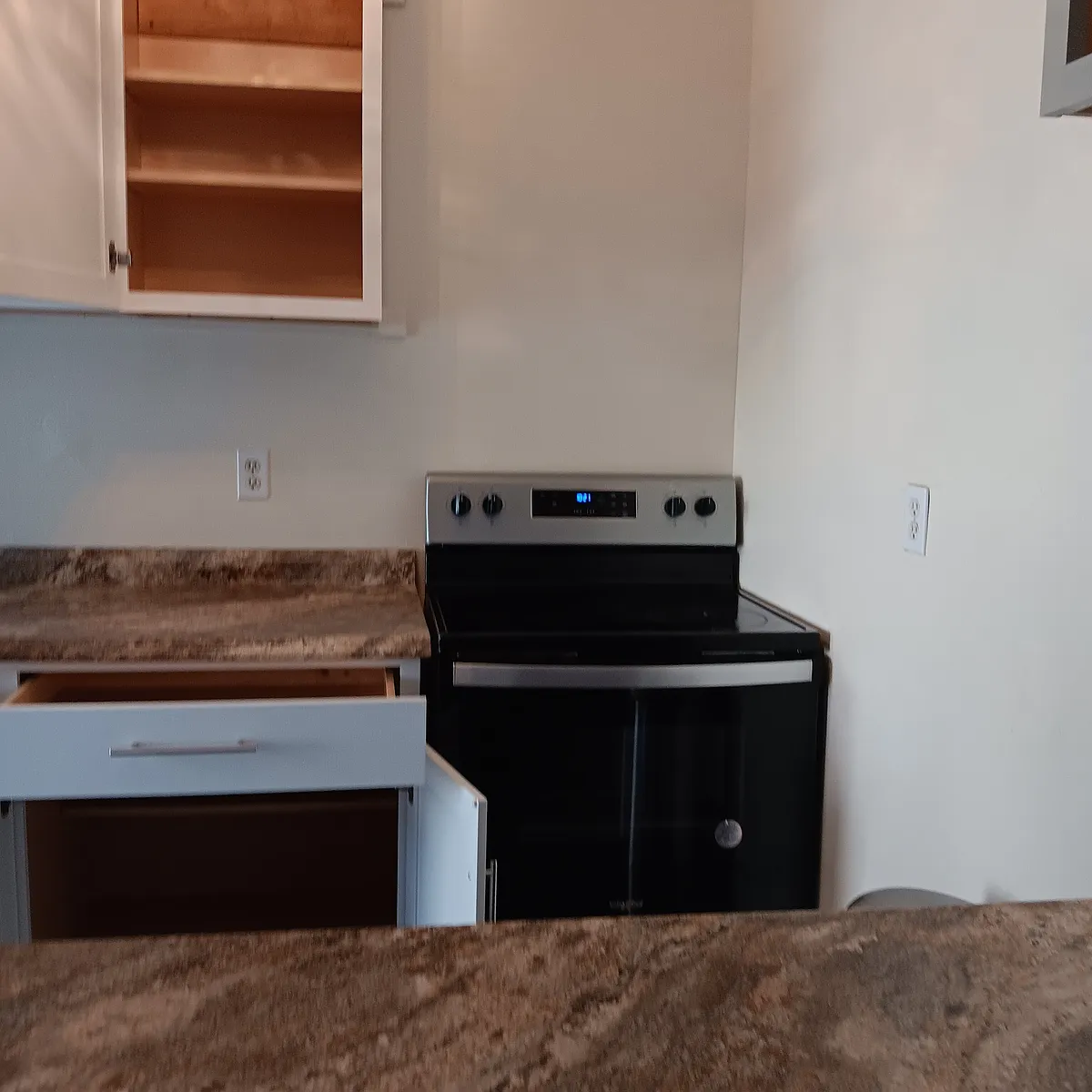 New flat surface stove top range - 523 E State St #2