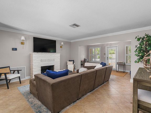5th image of 719 NE 20th Avenue