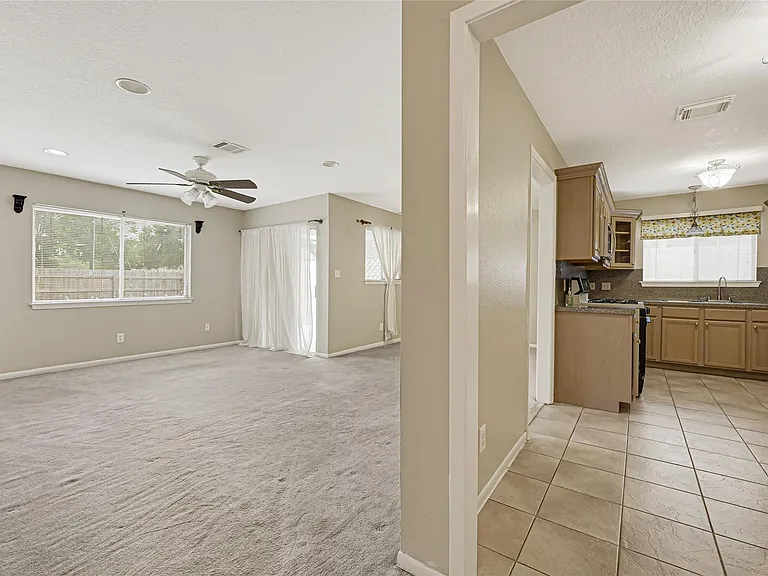 3816 Newton Dr — Photo 6
