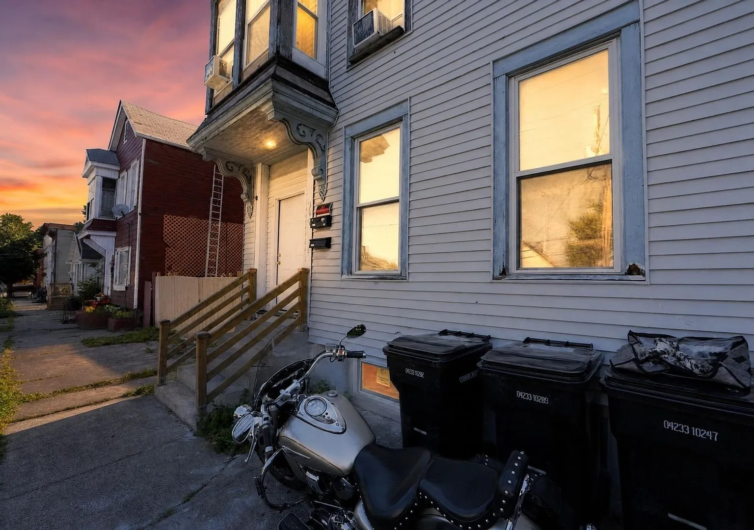 Charming 3BR 1st Floor Apartment of Duplex in Troy — Photo 1