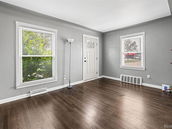 5th image of 1886 15th St