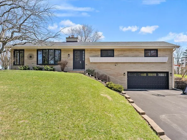 W279N4900 Jerilane COURT, Pewaukee, WI 53072