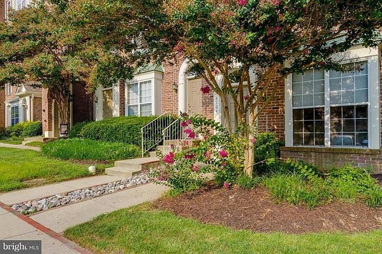 1st image of 4104 Vanderbilt Ct