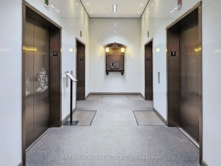 426 University Ave #Penthouse 310 — Photo 15