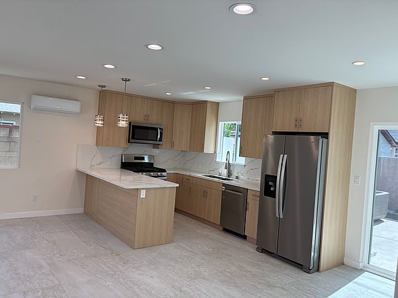 3rd image of 7021 Costello Ave