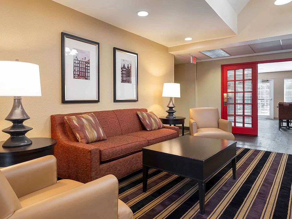 Lobby and Guest Check-in