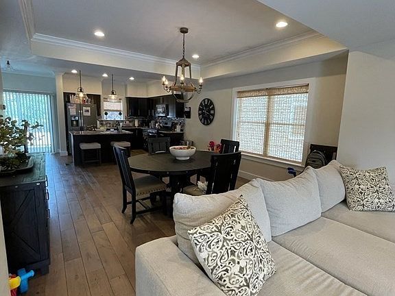 5th image of 20 Ford St #20
