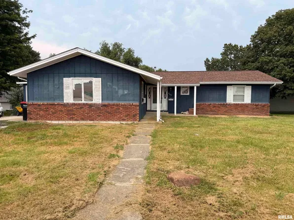 403 E Colegrove St, Assumption, IL 62510