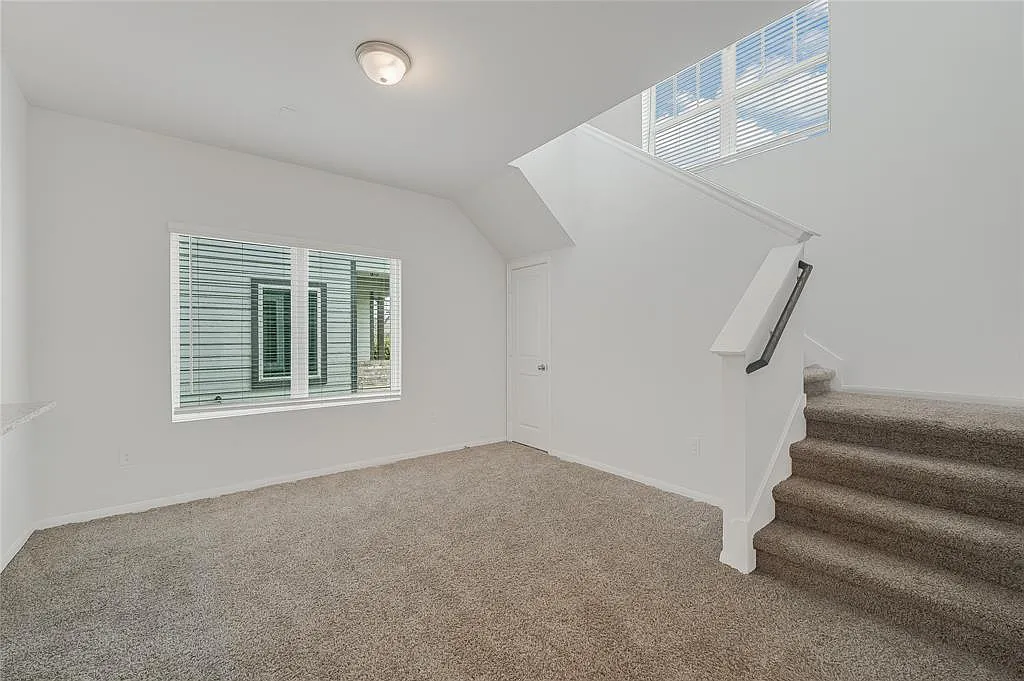 3 bed, 2.5 bath, 2163 sqft, $2,149 — Photo 4
