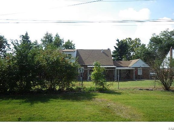 3rd image of 7134 Blue Spruce Dr
