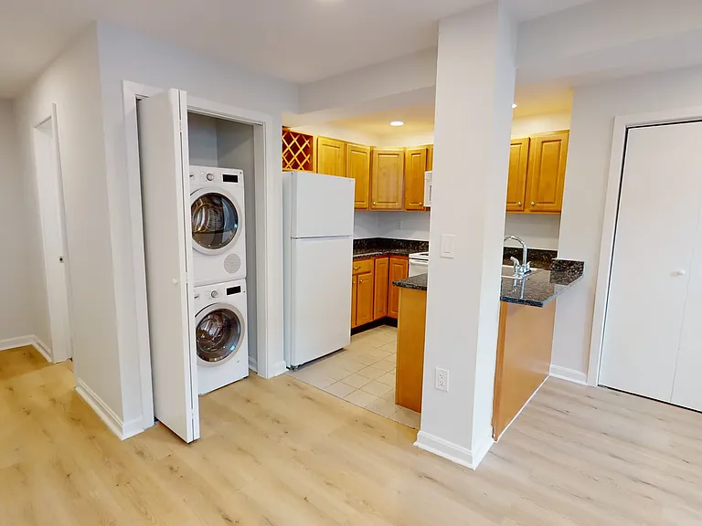 11A Peterborough St #4 — Photo 1
