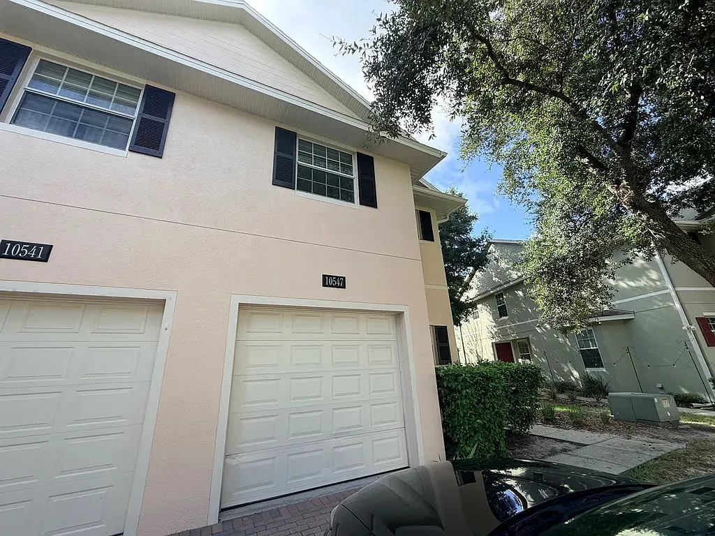 3 bed, 2.5 bath, 1677 sqft, $2,100 — Photo 1