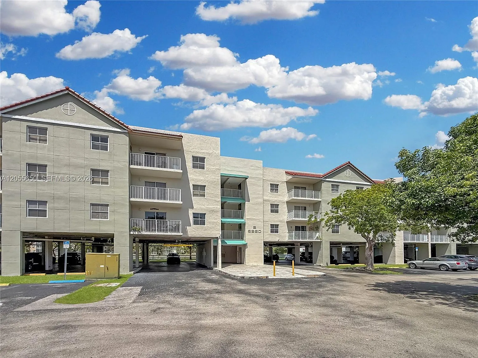 Saga Bay Gardens Condo — Photo 1