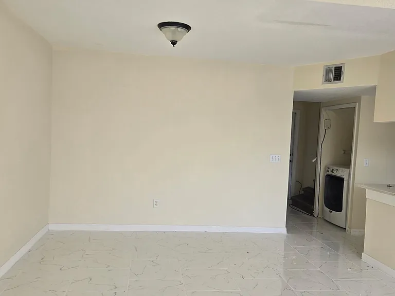 425 Caribbean Dr #A — Photo 22