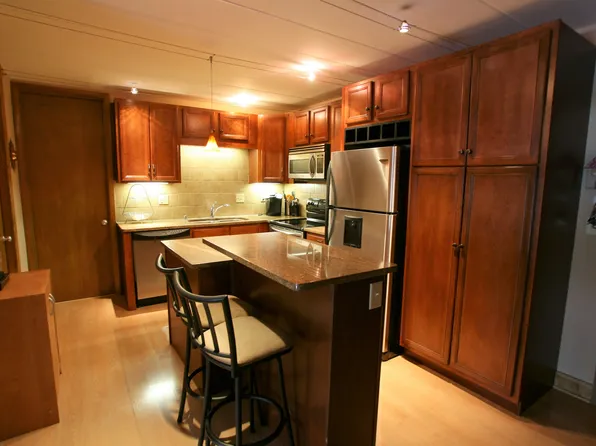 2051 Allen Blvd, Middleton, WI 53562