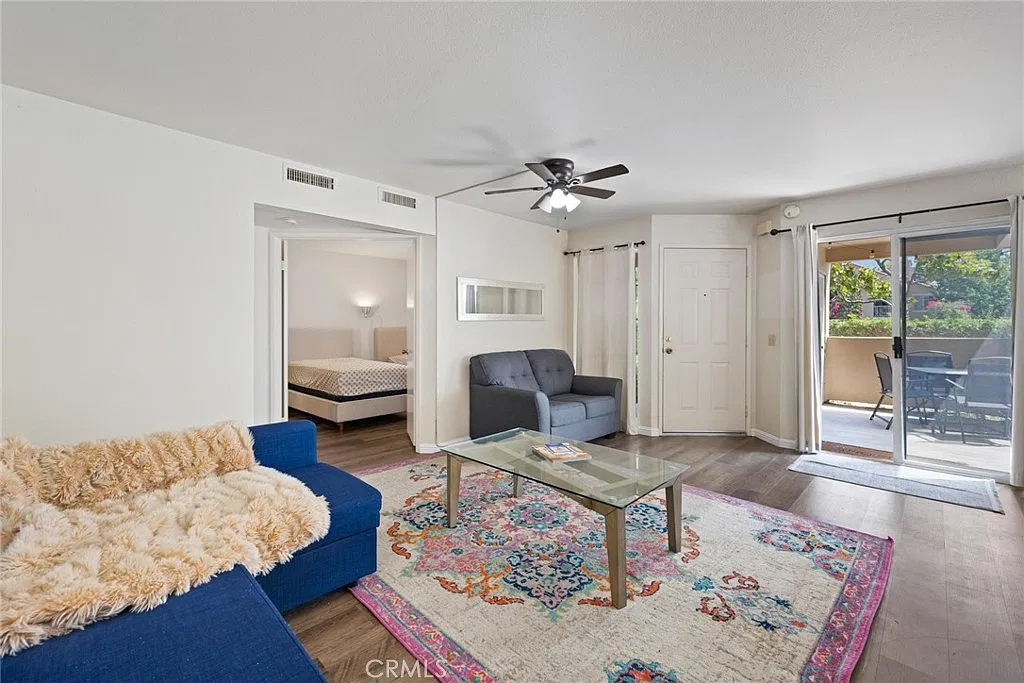 2 bed, 864 sqft, $2,950 — Photo 4