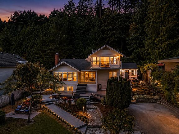2nd image of 4043 Rose Cres