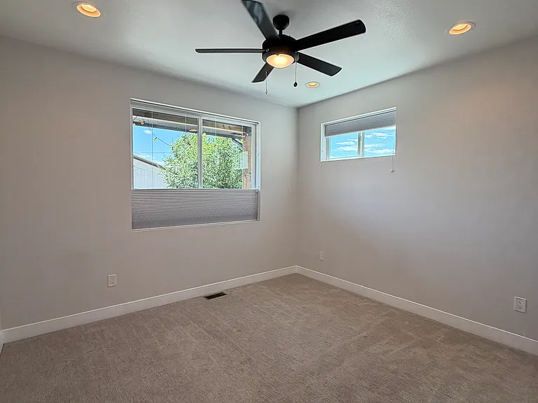 2527 W Wesley Ave — Photo 34