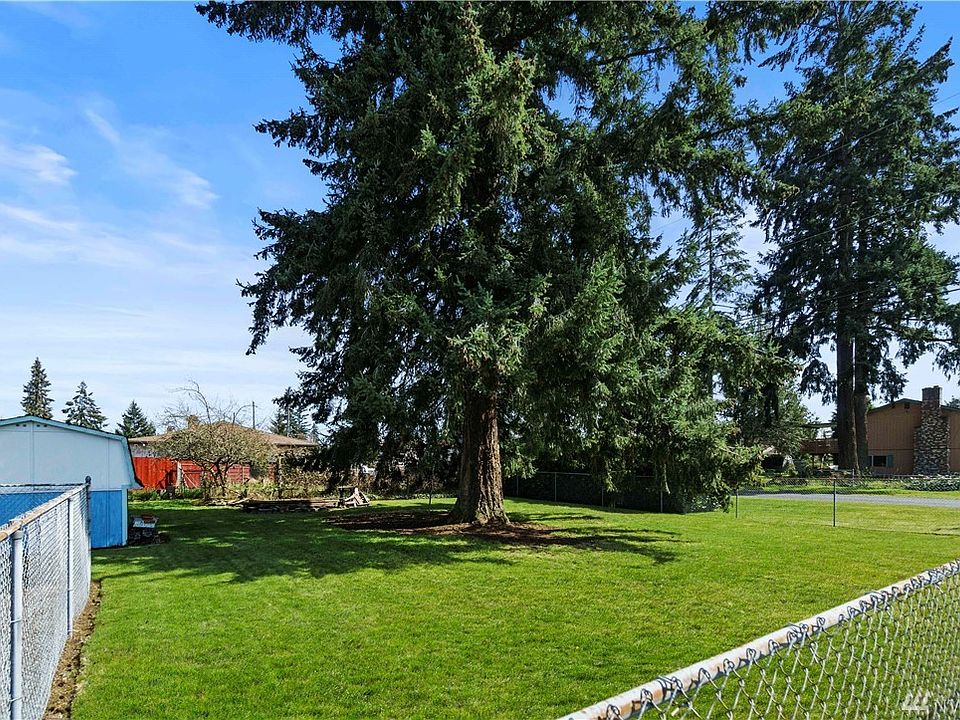 100X100 corner lot with shed & detached garage. 