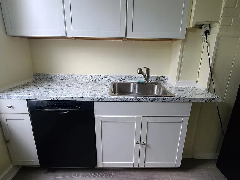 302 Summit Ave #1 — Photo 10