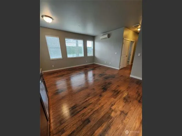 8872 Depot Rd Unit 101, Lynden, WA 98264