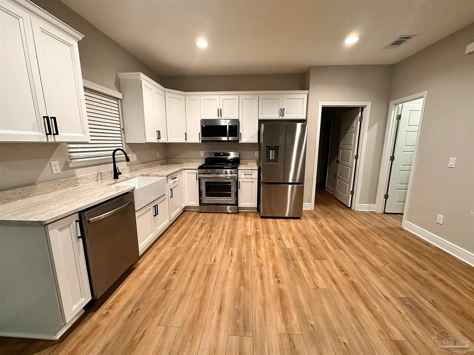 3 bed, 1133 sqft, $1,950 — Photo 4