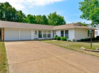 920 La Bonne Pkwy, Ballwin, MO
