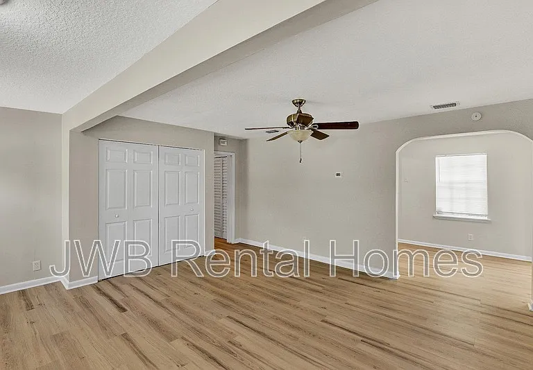 2150 Prospect St — Photo 4