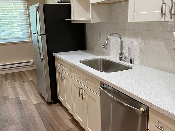 2nd image of 3730 Moorpark Ave #14