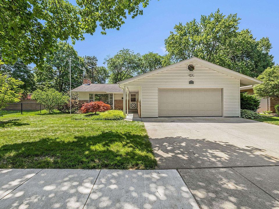 1st image of 1916 Ivy Ln