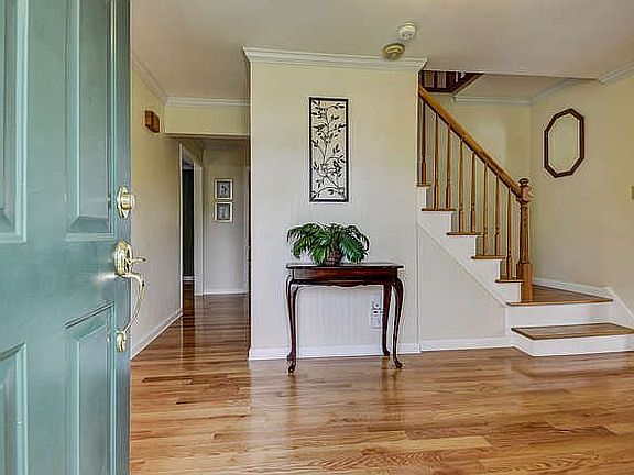 Large Entrance Foyer 