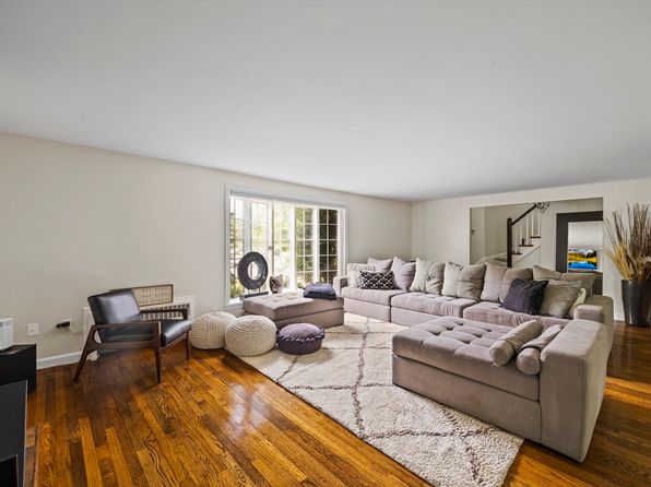 5 Live Oak Dr, South Easton, MA 02375