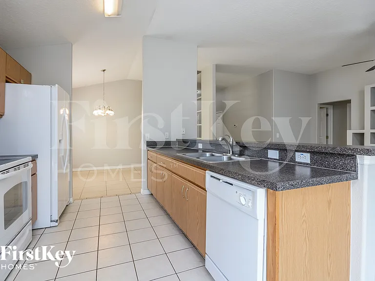 557 Peace Dr — Photo 7