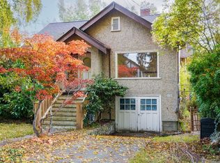 667 Saint Patrick St, Oak Bay, BC V8S 4X4