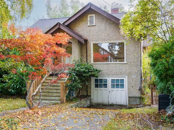 667 Saint Patrick St, Oak Bay, BC V8S 4X4
