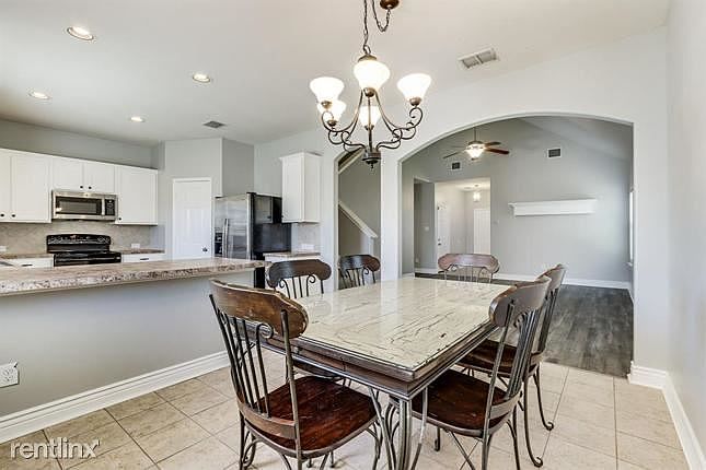 1st image of 1229R Artesia Dr