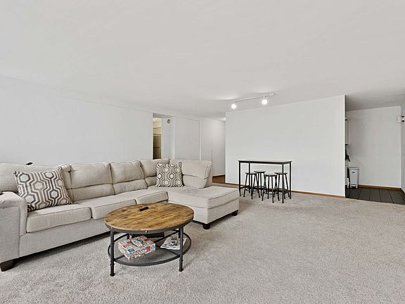 3rd image of 900 N Lake Shore Dr APT 1710