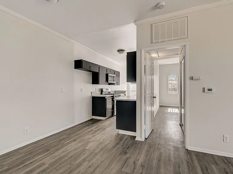 14900 Moorpark Street — Photo 42